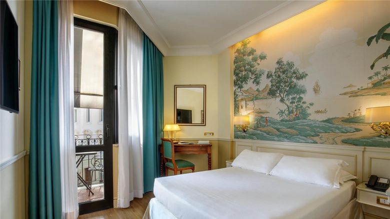 <b>Hotel Donna Laura Palace Room</b>. Images powered by <a href="https://iceportal.shijigroup.com/" title="IcePortal" target="_blank">IcePortal</a>.