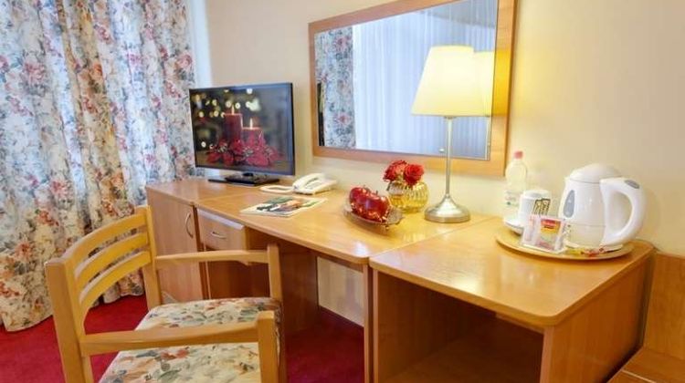 Nadiya Hotel Room