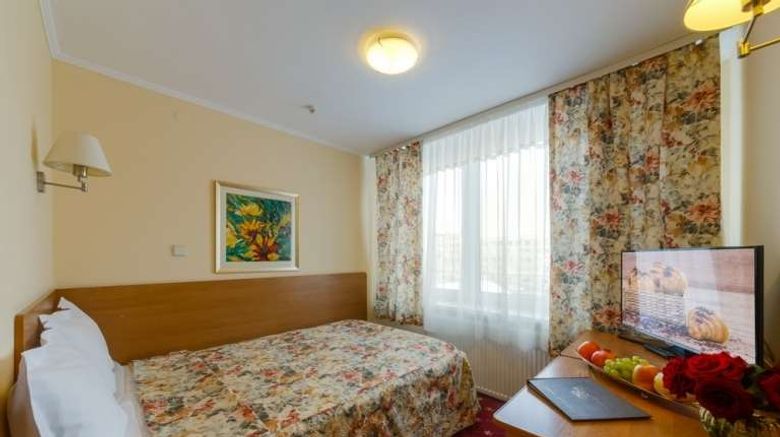 <b>Nadiya Hotel Room</b>. Images powered by <a href="https://iceportal.shijigroup.com/" title="IcePortal" target="_blank">IcePortal</a>.