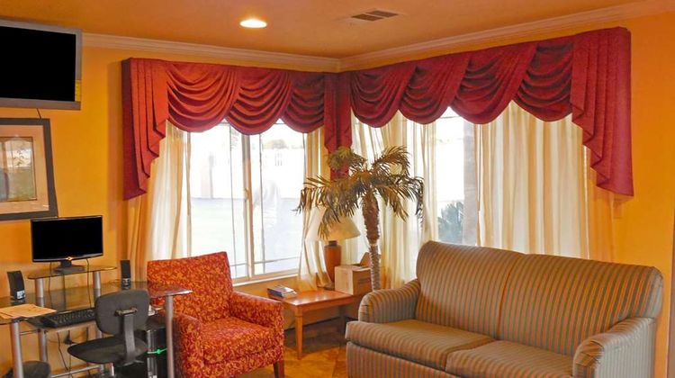Americas Best Value Inn Hanford Lobby