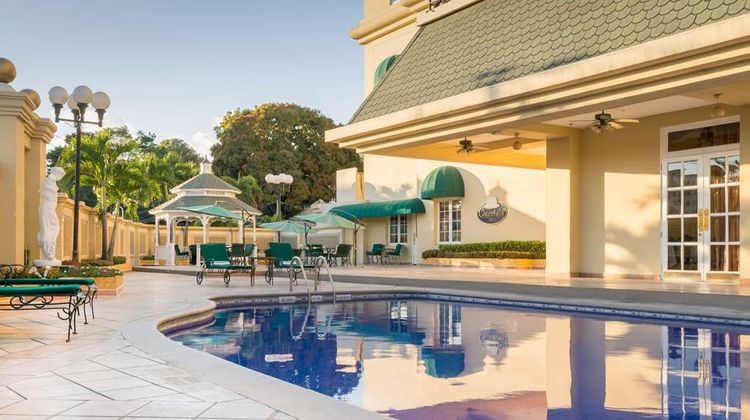 Barcelo San Salvador Pool