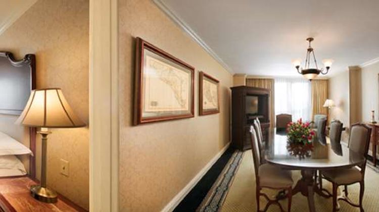 Barcelo San Salvador Suite