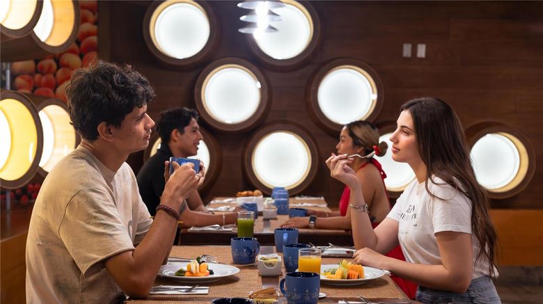 <b>Resort Mundo Imperial Restaurant</b>. Images powered by <a href="https://iceportal.shijigroup.com/" title="IcePortal" target="_blank">IcePortal</a>.