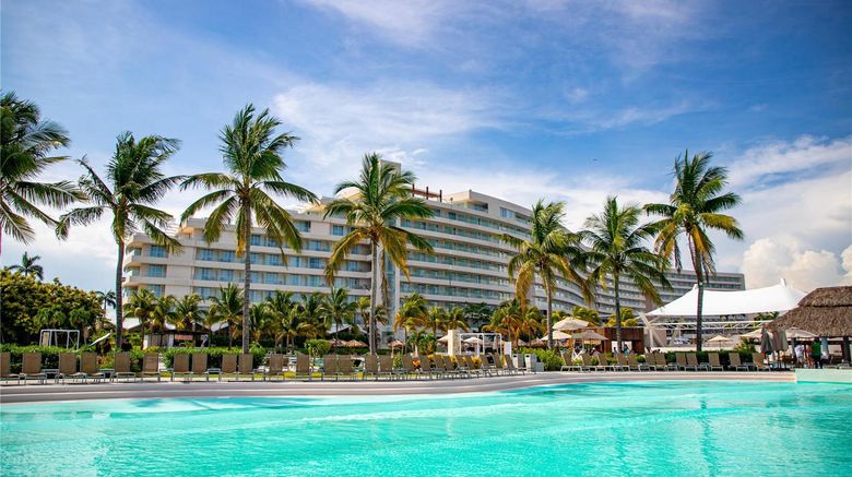 <b>Resort Mundo Imperial Pool</b>. Images powered by <a href="https://iceportal.shijigroup.com/" title="IcePortal" target="_blank">IcePortal</a>.