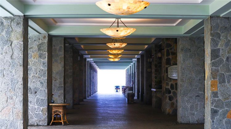 The Pierre Mundo Imperial Lobby