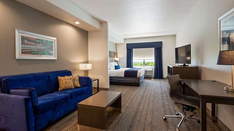 Best Western Plus Roland Inn & Suites Suite