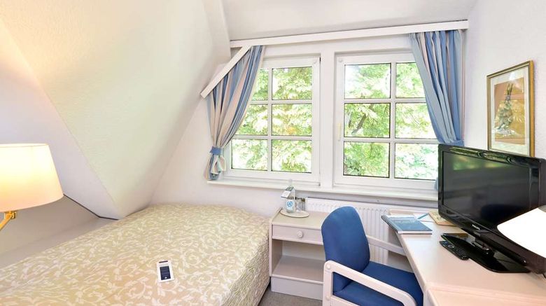 <b>Kleinhuis Hotel Mellingburger Schleuse Room</b>. Images powered by <a href="https://iceportal.shijigroup.com/" title="IcePortal" target="_blank">IcePortal</a>.