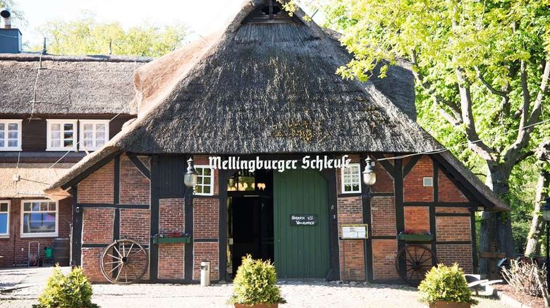 <b>Kleinhuis Hotel Mellingburger Schleuse Exterior</b>. Images powered by <a href="https://iceportal.shijigroup.com/" title="IcePortal" target="_blank">IcePortal</a>.