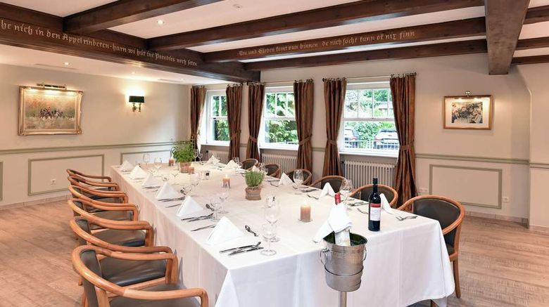 <b>Kleinhuis Hotel Mellingburger Schleuse Restaurant</b>. Images powered by <a href="https://iceportal.shijigroup.com/" title="IcePortal" target="_blank">IcePortal</a>.
