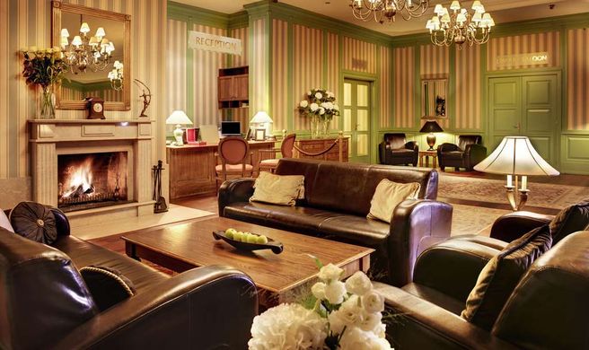 Hotel Marrol's Lobby