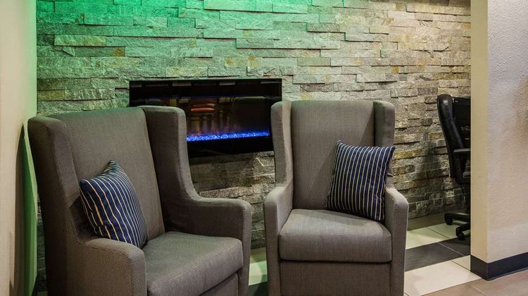 Baymont Inn & Suites Cedar Rapids Lobby