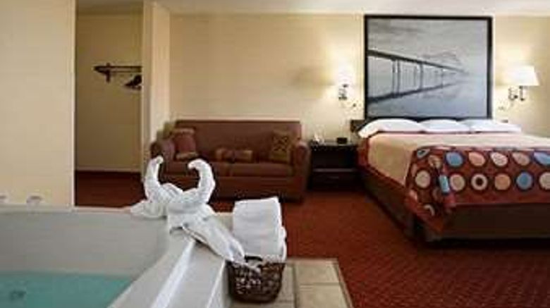 <b>Baymont Inn & Suites Cedar Rapids Suite</b>. Images powered by <a href="https://iceportal.shijigroup.com/" title="IcePortal" target="_blank">IcePortal</a>.