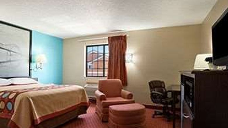 <b>Baymont Inn & Suites Cedar Rapids Room</b>. Images powered by <a href="https://iceportal.shijigroup.com/" title="IcePortal" target="_blank">IcePortal</a>.
