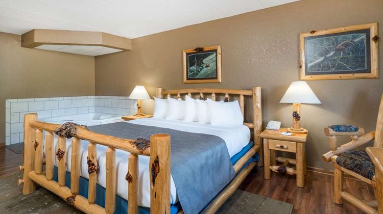 Baymont Inn & Suites Owatonna Room