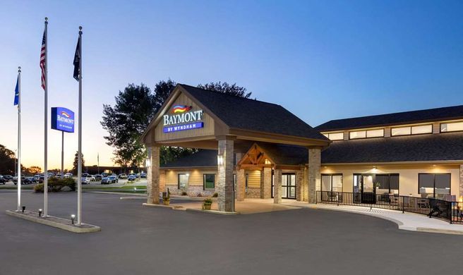 Baymont Inn & Suites Owatonna Exterior