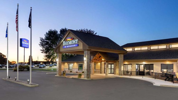 Baymont Inn & Suites Owatonna Exterior