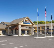 Baymont Inn & Suites Owatonna Exterior