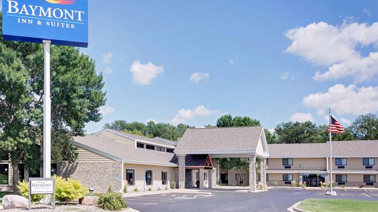 Baymont Inn & Suites Owatonna Exterior