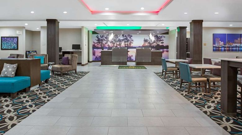 <b>La Quinta Inn/Sts Lake Charles-Westlake Lobby</b>. Images powered by <a href="https://iceportal.shijigroup.com/" title="IcePortal" target="_blank">IcePortal</a>.