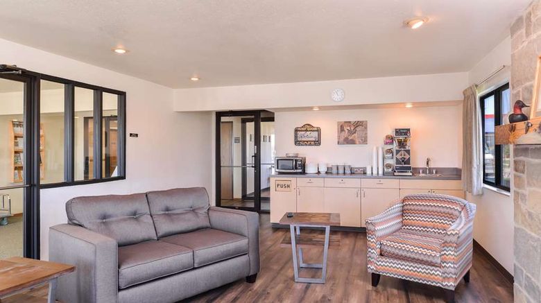 <b>Americas Best Value Inn Missouri Valley Lobby</b>. Images powered by <a href="https://iceportal.shijigroup.com/" title="IcePortal" target="_blank">IcePortal</a>.