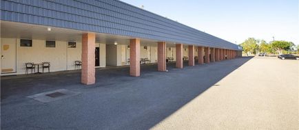 Dalrymple Motel Exterior