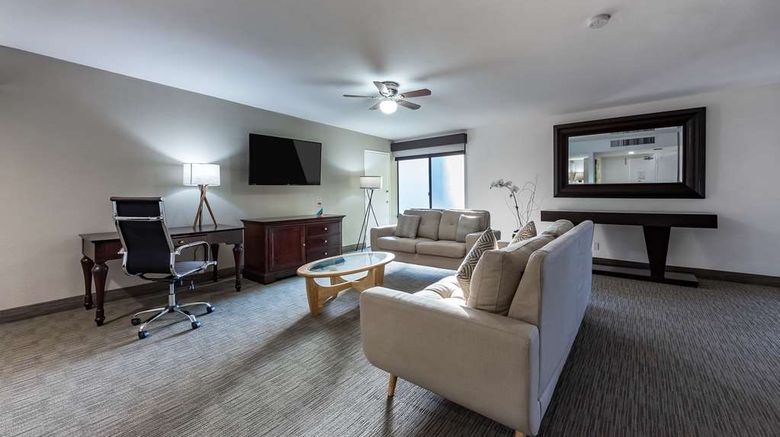 <b>The Anaheim Hotel Suite</b>. Images powered by <a href="https://iceportal.shijigroup.com/" title="IcePortal" target="_blank">IcePortal</a>.