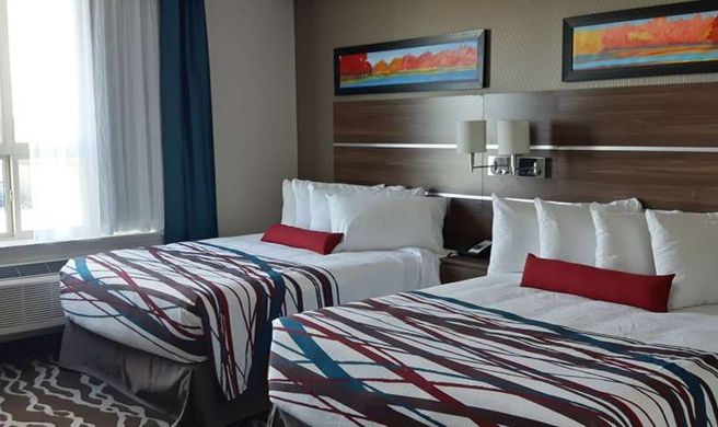 Encore Suites by Service Plus Inns Room