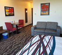 Encore Suites by Service Plus Inns Room