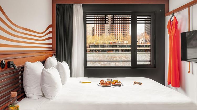 OFF Paris Seine Floating Hotel Room
