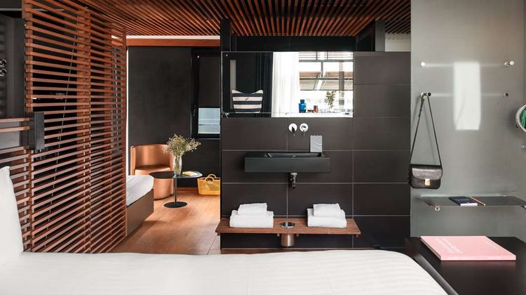 OFF Paris Seine Floating Hotel Suite