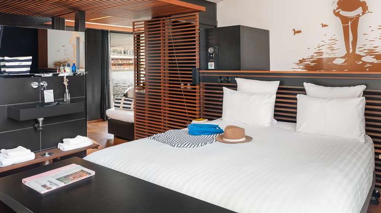 OFF Paris Seine Floating Hotel Suite