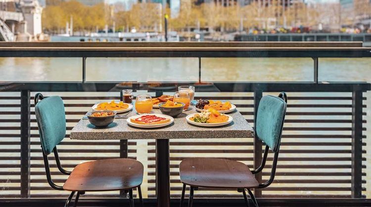 OFF Paris Seine Floating Hotel Restaurant
