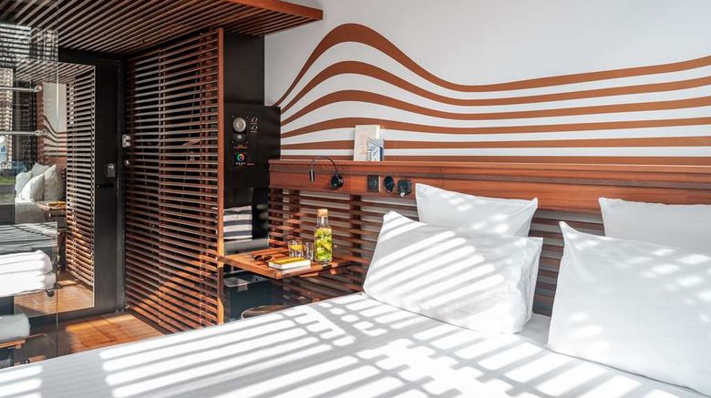 <b>OFF Paris Seine Floating Hotel Room</b>. Images powered by <a href="https://iceportal.shijigroup.com/" title="IcePortal" target="_blank">IcePortal</a>.