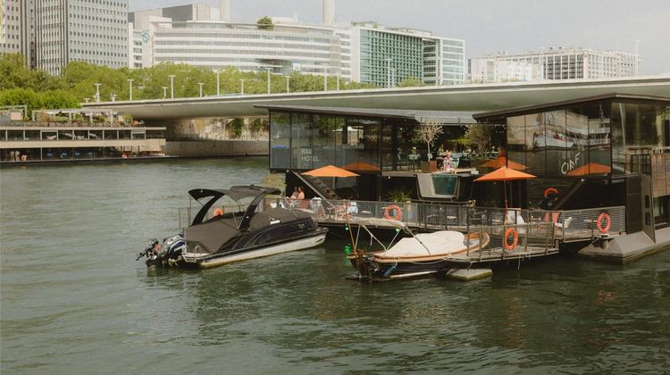 OFF Paris Seine Floating Hotel Exterior