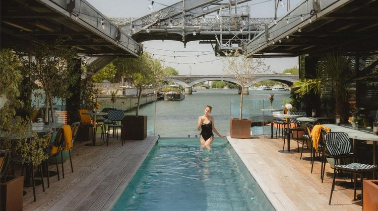 OFF Paris Seine Floating Hotel Pool