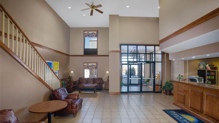 Days Inn Cuba Lobby