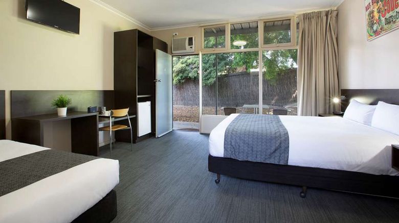 <b>Links Hotel Room</b>. Images powered by <a href="https://iceportal.shijigroup.com/" title="IcePortal" target="_blank">IcePortal</a>.