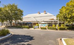 Macquarie Inn