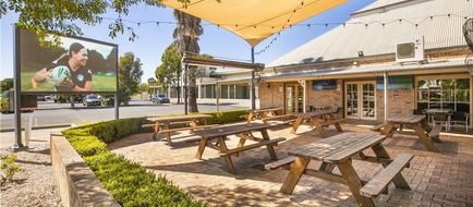 Macquarie Inn Exterior