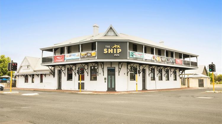 The Ship Inn Exterior