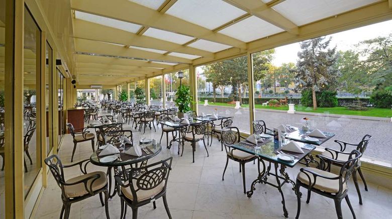 <b>Eresin Topkapi Hotel Restaurant</b>. Images powered by <a href="https://iceportal.shijigroup.com/" title="IcePortal" target="_blank">IcePortal</a>.