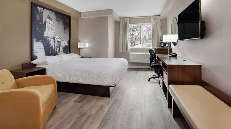 Super 8 Winnipeg West Room