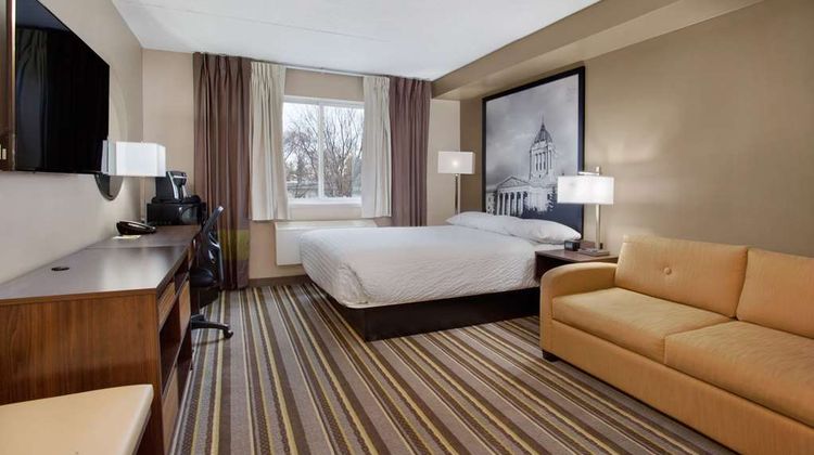 Super 8 Winnipeg West Room