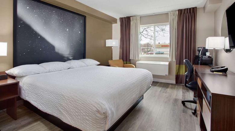 <b>Super 8 Winnipeg West Room</b>. Images powered by <a href="https://iceportal.shijigroup.com/" title="IcePortal" target="_blank">IcePortal</a>.