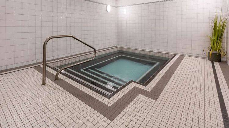 Super 8 Winnipeg West Pool
