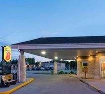 Super 8 Winnipeg West Exterior
