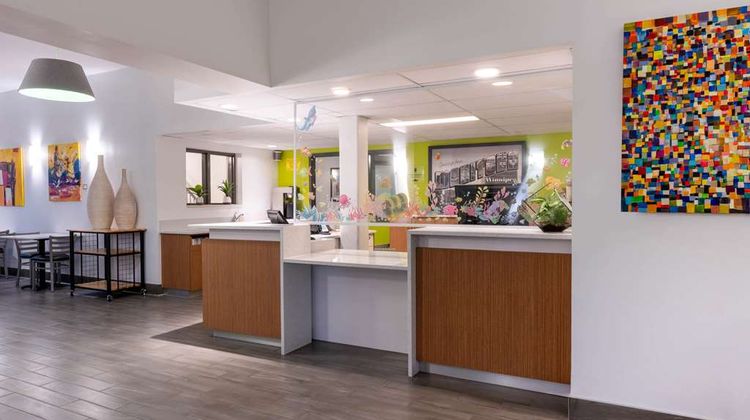 Super 8 Winnipeg West Lobby