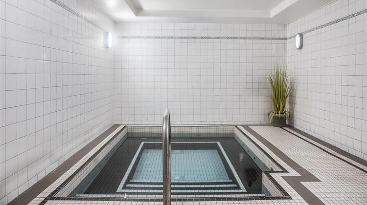 Super 8 Winnipeg West Pool