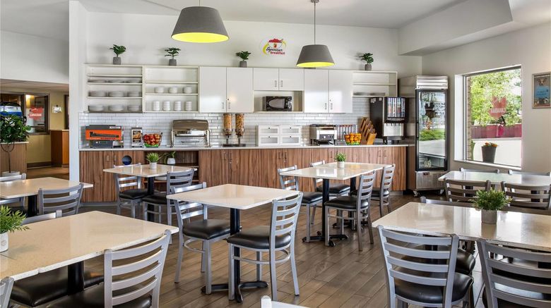 <b>Super 8 Winnipeg West Restaurant</b>. Images powered by <a href="https://iceportal.shijigroup.com/" title="IcePortal" target="_blank">IcePortal</a>.