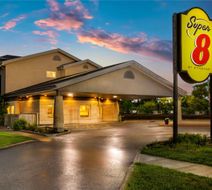 Super 8 Winnipeg West Exterior